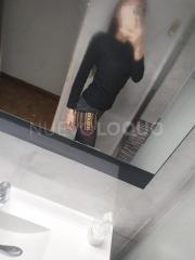 jovencita delgada (((mucha discrecion))) 