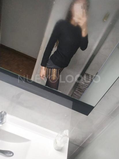  jovencita delgada (((mucha discrecion))) 