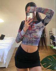 Jovencita juguetona y i