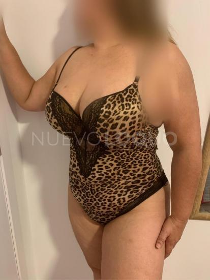  madurita..gordita..  con buenas curvas..  
