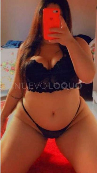  Rellenita cariñosa complaciente atrevida