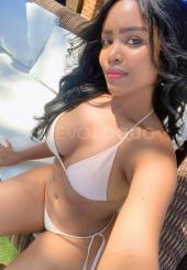 SENSUAL MORENA EN EL CENTRO DE PALMA
