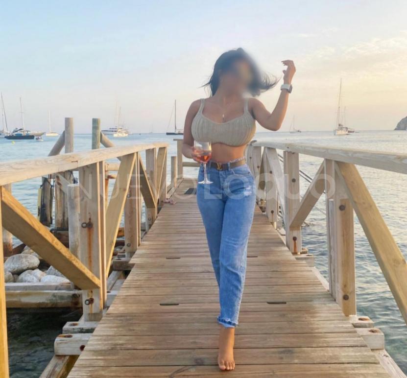  Lucía  con para disfrutar en compañía.