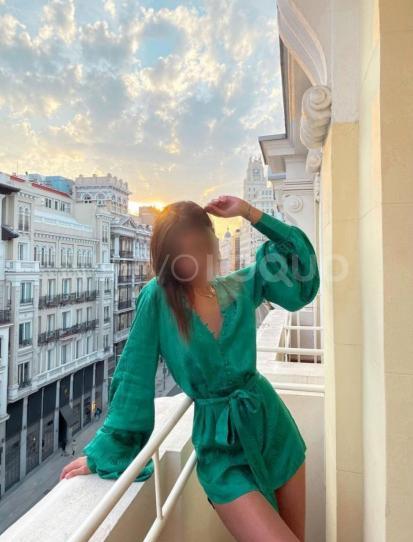  Vero una chica madrileña recién llegada ala isla  horas me 