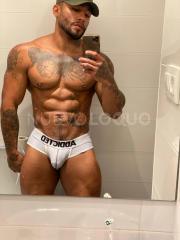 Aragom guapo colombiano bisexual