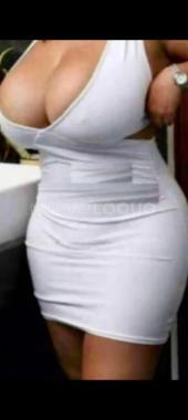 Latina mulata ciento veinte de Pecho Natural()