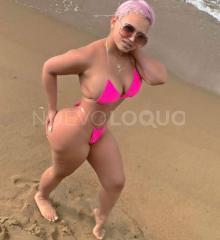 Chica atractiva con ganas de pasarlo bien