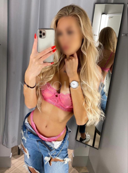  Preciosa muñequita muy morbosa