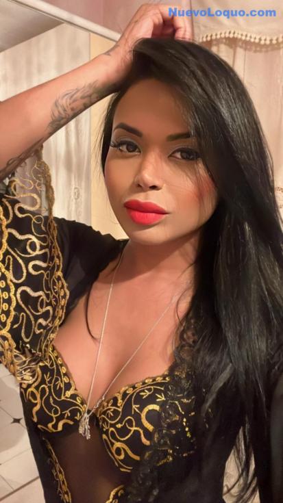  Morena tatuada masajista profesional