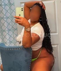 Excitante latina mujerona con muchas curvas ,exuberante y complaciente