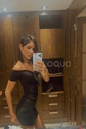 Chica latina elegante.