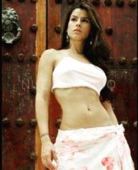 Guapa, y ,  y con mucho 