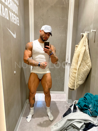  Fernando colombiano en Barcelona chico dominante