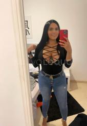 Latina ardiente e implicada