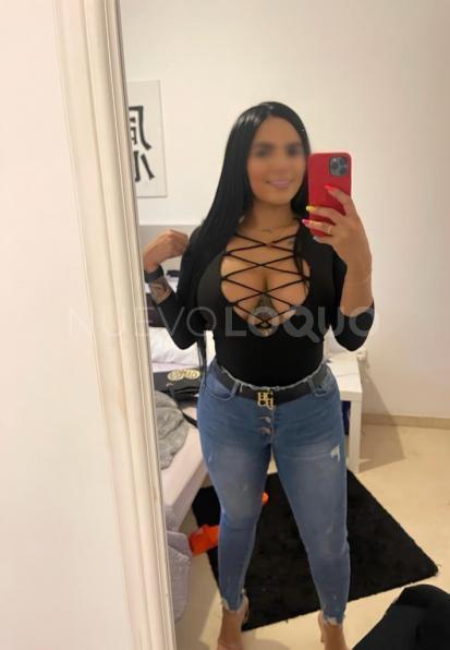  Latina ardiente e implicada