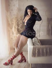 UN BOMBOM ARDIENTE PRECIOSA Y ATREVIDA