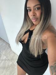 UN BOMBOM ARDIENTE PRECIOSA Y ATREVIDA