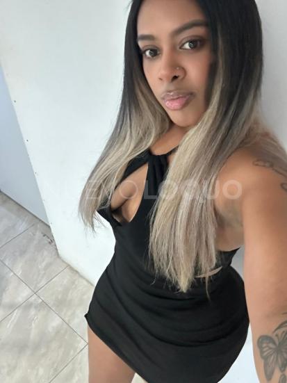  UN BOMBOM ARDIENTE PRECIOSA Y ATREVIDA