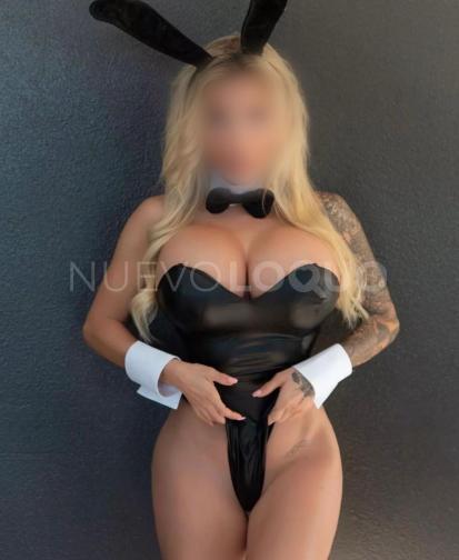  Lucy colombiana muy traviesa y especialmente caliente.