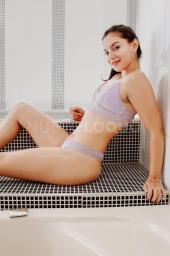 hola soy abril muñeca en cantadora de  años  nueva en bcn