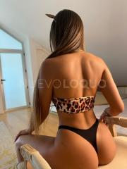 Sara española delgada alto standing la más complaciente
