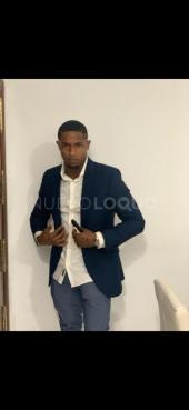Joven acompañante acompañante solo para mujeres y parejas