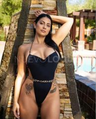 Bonita y divertida, cuerpo de modelo