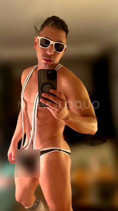  Chico latino joven de compañía masajista