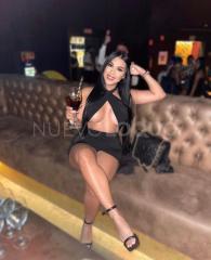 Sara exótica morena con curvas novedad en las palmas
