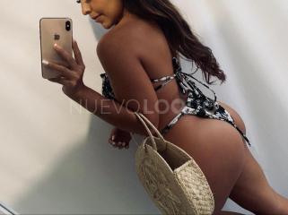 Latina universitaria en busca de placer