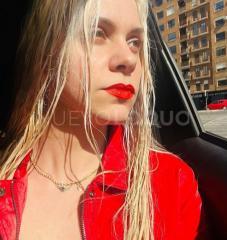 Rubia guapísima picantona