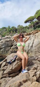 chica latina tierna amable