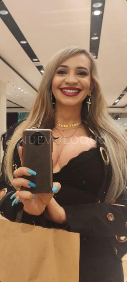  Chica rubia nueva en la ciudad