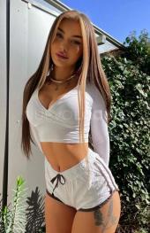 Morenita Joven  horas