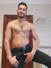Hombre latino atlético