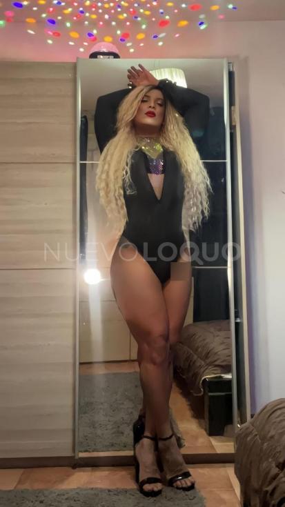  amable dulce seductora voluptuosa