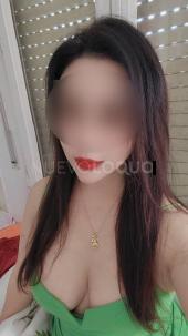 Señorita de trato dulce elegante