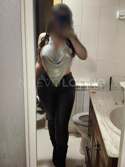  Elegante y exótica colombiana
