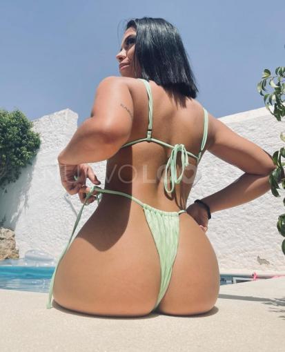  Latina seductiva