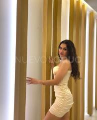 Chica juguetona