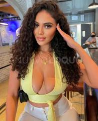 Elegante acompañante latina diosa del placer 