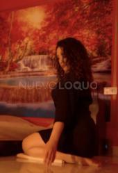 Ana joven con clase y discreta Preciosa masajista