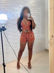 Lucía, colombiana de  años.