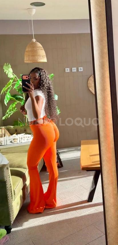  IVONNE MUJER CON CARISMATICA