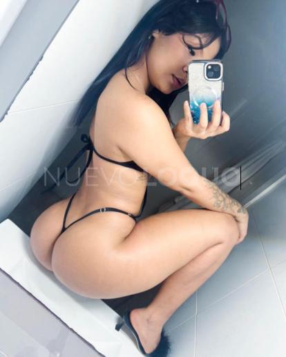  UNA DIABLA JUGUETONA EXTROVERTIDA
