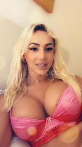 Danna Moore Rubia Dorada y exuberante trans latina