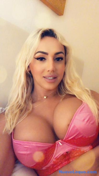  Danna Moore Rubia Dorada y exuberante trans latina