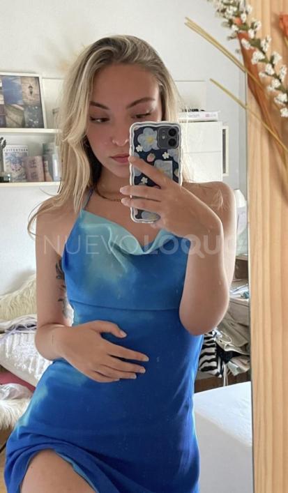  , . Rubia y pequeña