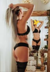 Eva cariñosa y amable 