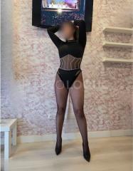 muy femenina y sensual en tu zona
